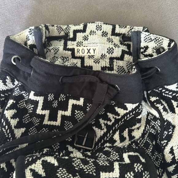 Roxy black/white tapestry expandable backpack, in PERFECT condition - Picture 7 of 7